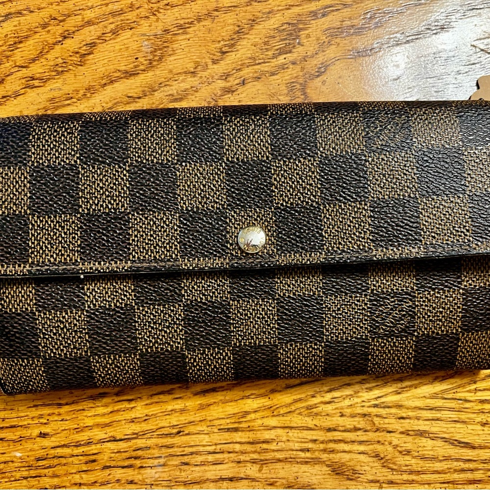 Louis Vuitton Damier Pattern wallet